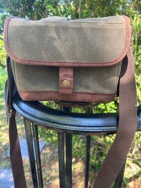 Beer Caddy waxed canvas Crossbody m Bag in Olive Green and Brown